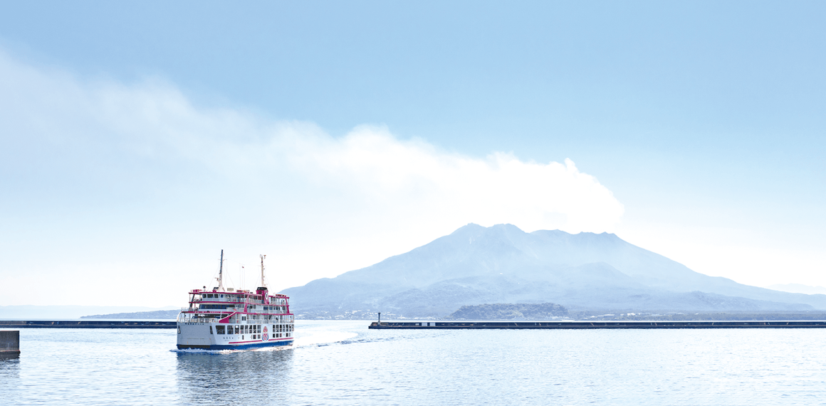 桜島とフェリー